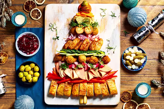 Quorn Sausage Rolls, Quorn Vegan Pepperoni Slices, Quorn Vegetarian Ham Slices, Quorn Vegetarian Turkey and Stuffing Slices, Quorn Sweet Chilli Bites, Quorn Cocktail Sausages, Quorn Mini Savoury Eggs, and Quorn Southern Fried Poppers as a Christmas tree