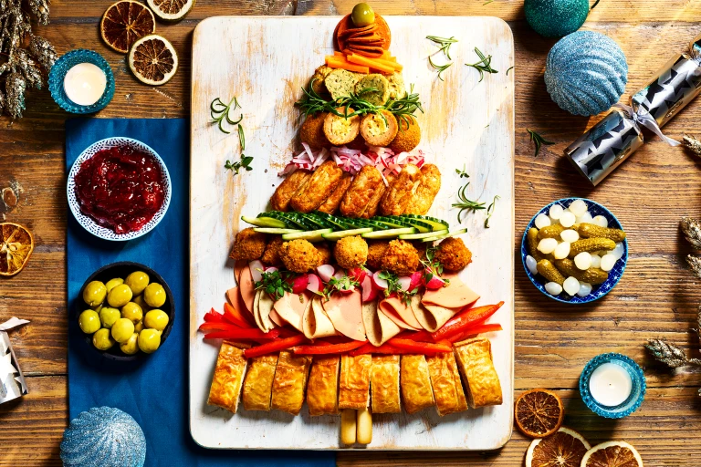 Quorn Sausage Rolls, Quorn Vegan Pepperoni Slices, Quorn Vegetarian Ham Slices, Quorn Vegetarian Turkey and Stuffing Slices, Quorn Sweet Chilli Bites, Quorn Cocktail Sausages, Quorn Mini Savoury Eggs, and Quorn Southern Fried Poppers as a Christmas tree