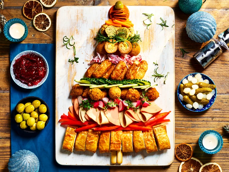 Quorn Sausage Rolls, Quorn Vegan Pepperoni Slices, Quorn Vegetarian Ham Slices, Quorn Vegetarian Turkey and Stuffing Slices, Quorn Sweet Chilli Bites, Quorn Cocktail Sausages, Quorn Mini Savoury Eggs, and Quorn Southern Fried Poppers as a Christmas tree