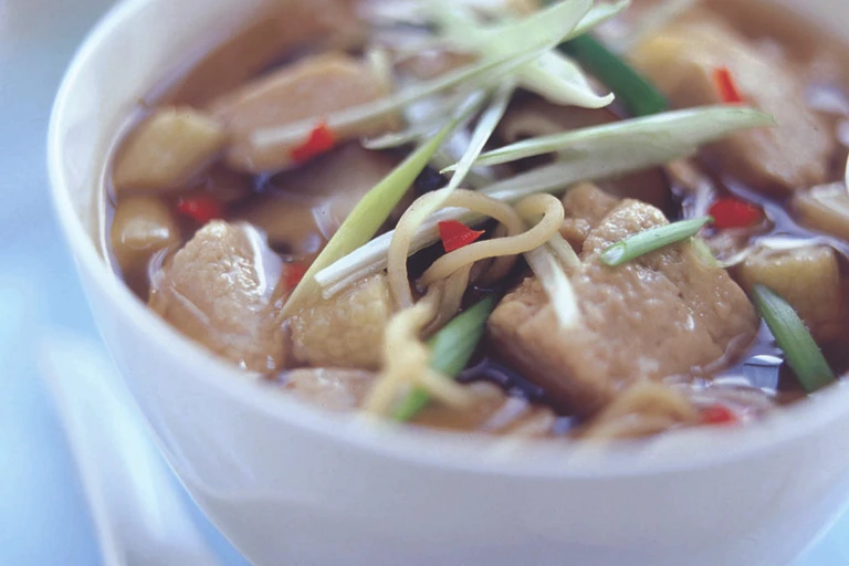 Vegetarian noodle recipe made with Quorn pieces served in a broth, garnished with finely sliced spring onion