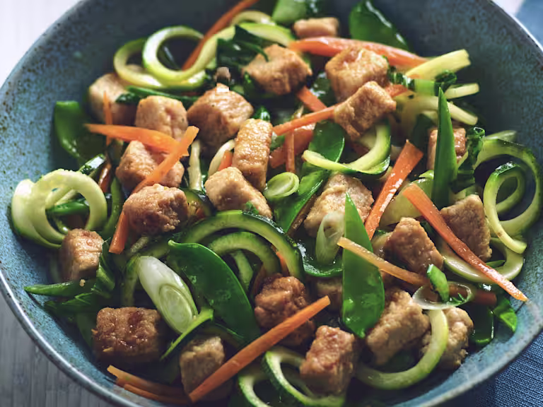 Vegetarian stir fry with Quorn Meatless pieces and zuccini noodles served in a bowl