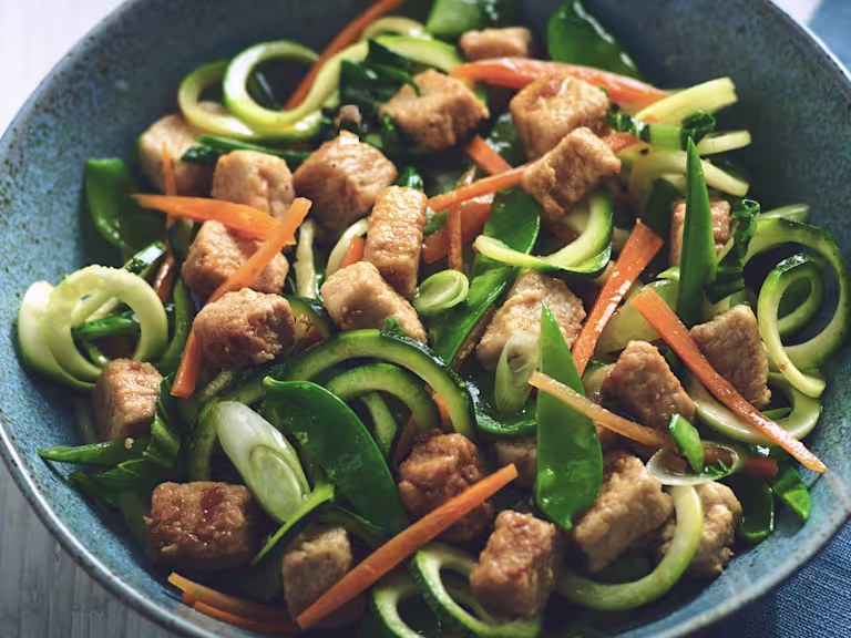 Vegetarian stir fry with Quorn Meatless pieces and zuccini noodles served in a bowl