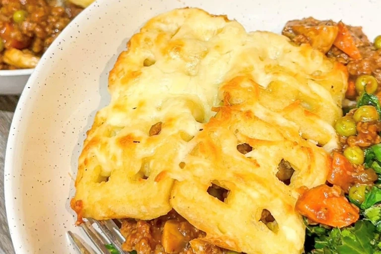 Cottage pie mix with Quorn Vegetarian Mince topped with mini potato waffles and cheese.
