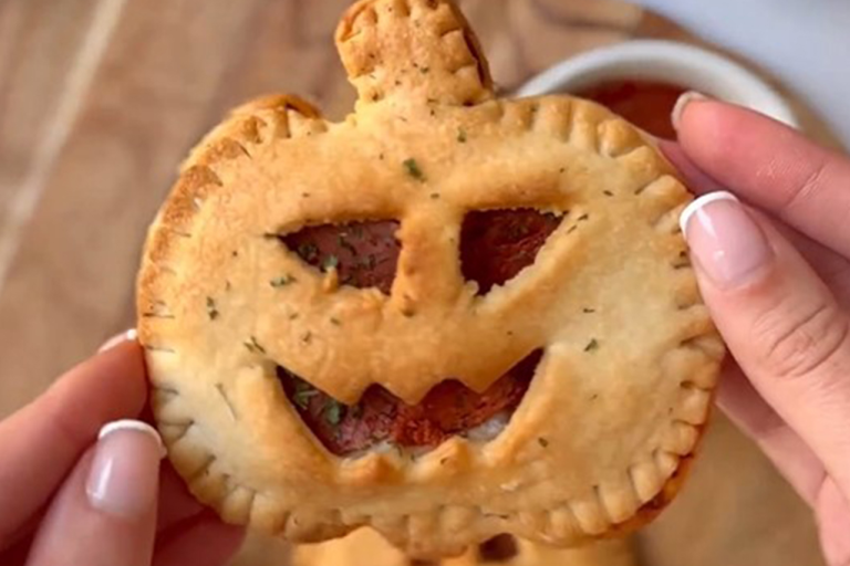 A single Air Fryer Pumpkin Pizza Pie, with a face cut out to show the Quorn Vegan Pepperoni.