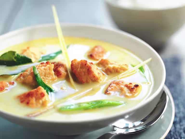Vegetarian Thai Green Curry, made with Quorn Pieces, coconut milk, lime, soy sauce, onion, served in a bowl.