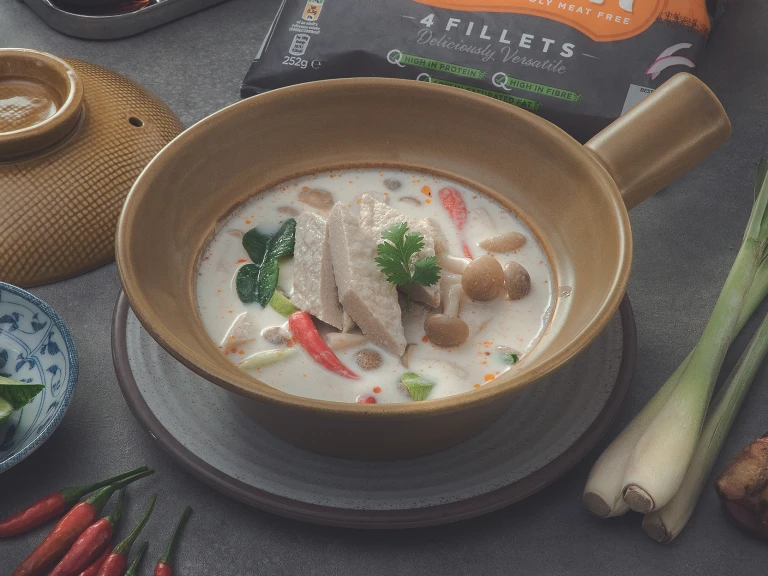 Quorn Fillets spicy soup in light coconut milk and mushroom