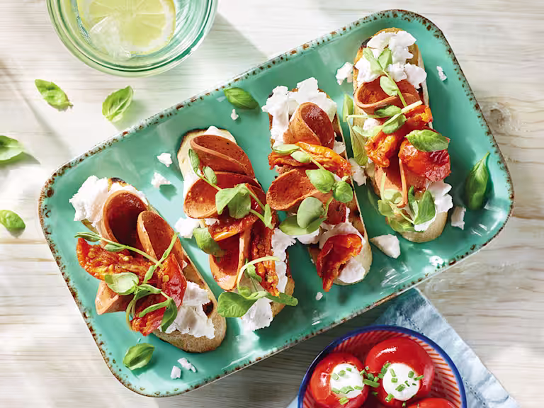 Quorn-snacking-pepperoni-and-feta-bruschetta-full-bleed 1024x768