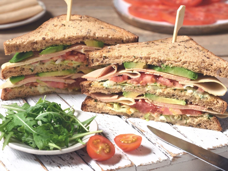 Glutenfri och vegansk Quorn club sandwich