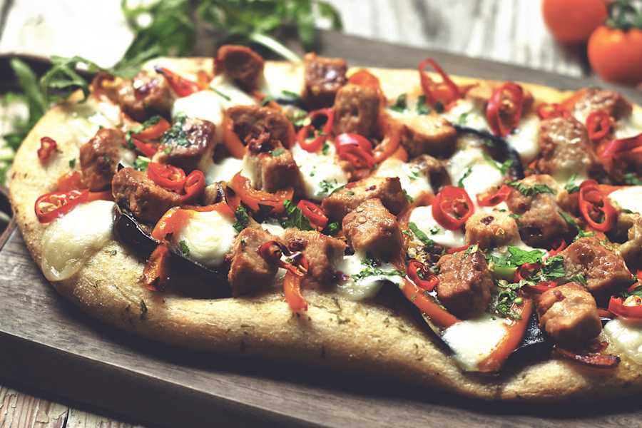 Vegetarian &amp; Meatless Firecracker Flatbread Pizza Recipe | Quorn