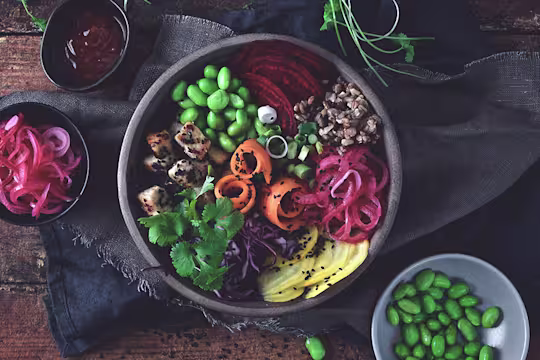Höstig vegobowl med goda grönsaker och Quorn