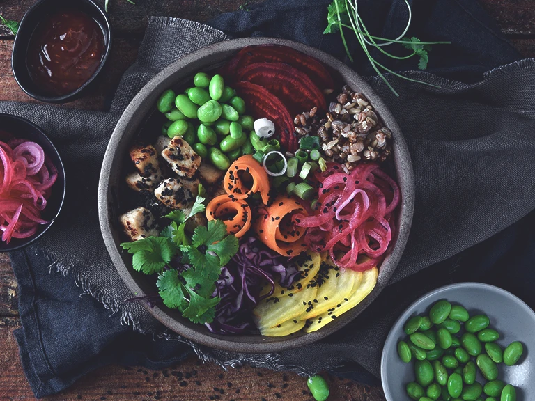 Höstig vegobowl med goda grönsaker och Quorn