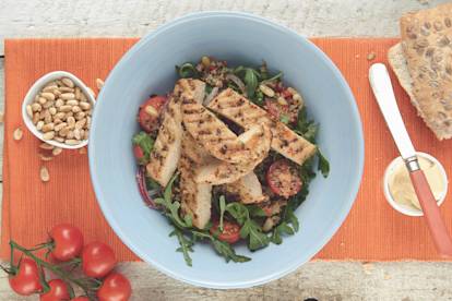 Medaglioni al pepe quorn con insalata di quinoa
