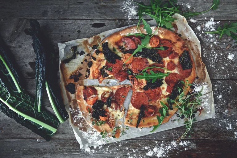 Glutenfri vegetarisk pepperonipizza