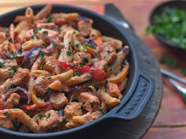 Quick pasta recipe made with vegetarian Quorn Pieces, pasta and peppers served in a black dish