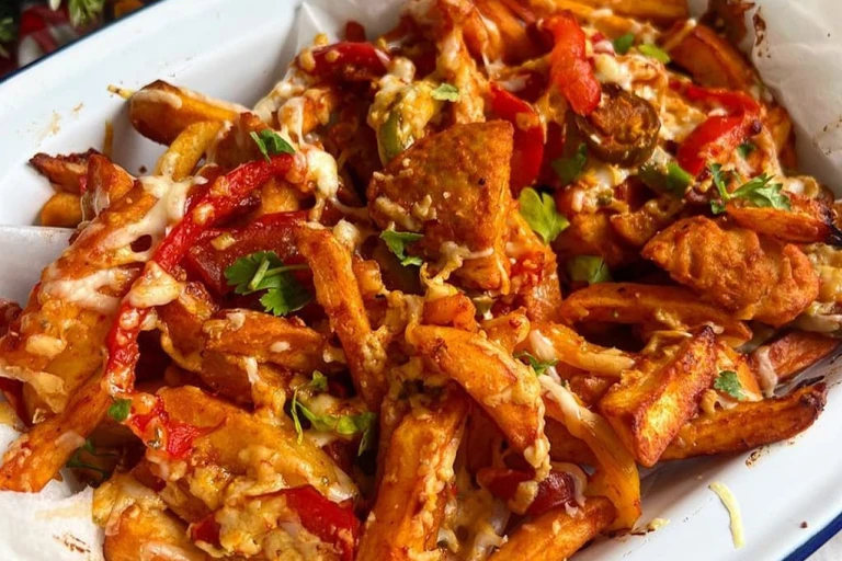 Chips coated in spicy peri-peri sauce, topped with Quorn Vegetarian fillets, peppers, onions and melted cheese. 