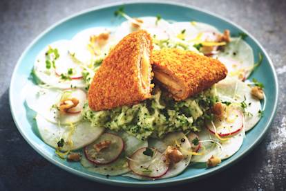 Quorn Cordon Bleu met carpaccio van koolrabi en broccolipuree