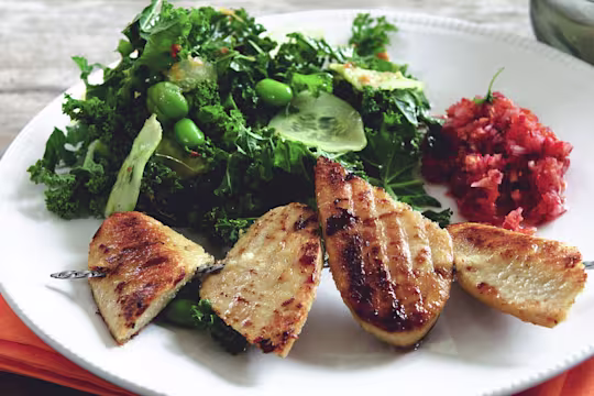 Quorn filéer med grönkålssallad - recept
