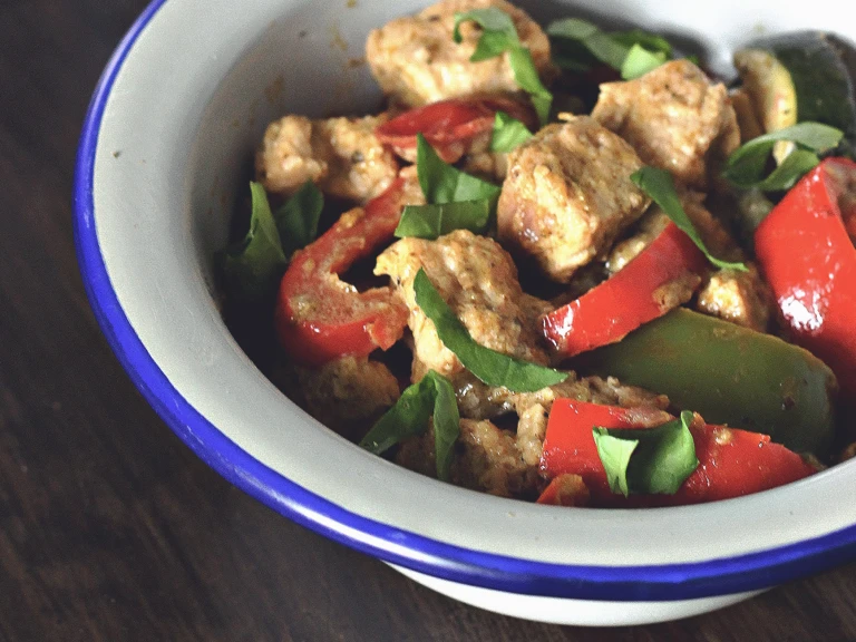 A dish of Quorn Pieces, peppers, and basil in a creamy Mediterranean sauce.