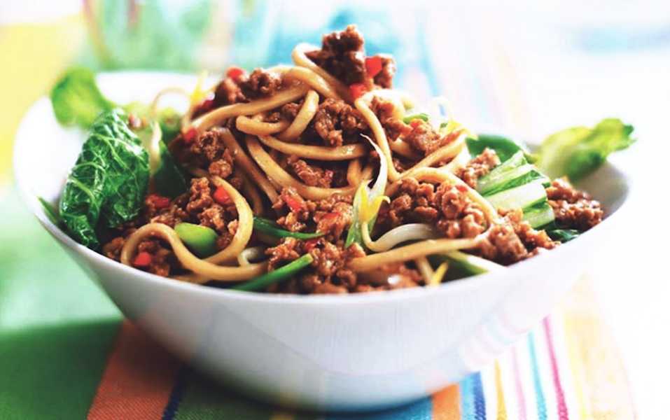 Vegetarian Singapore Noodles Recipe with Quorn Mince | Quorn