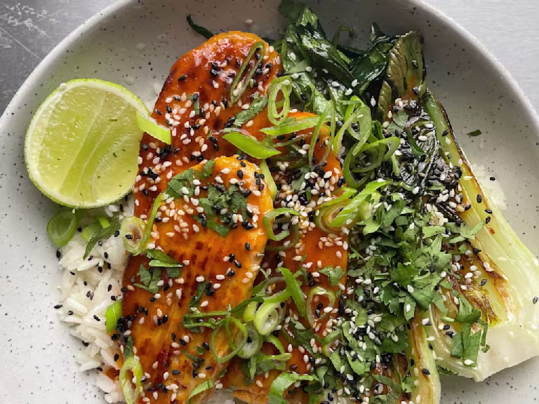 Sriracha rice bowl with Quorn Fillets in a bowl