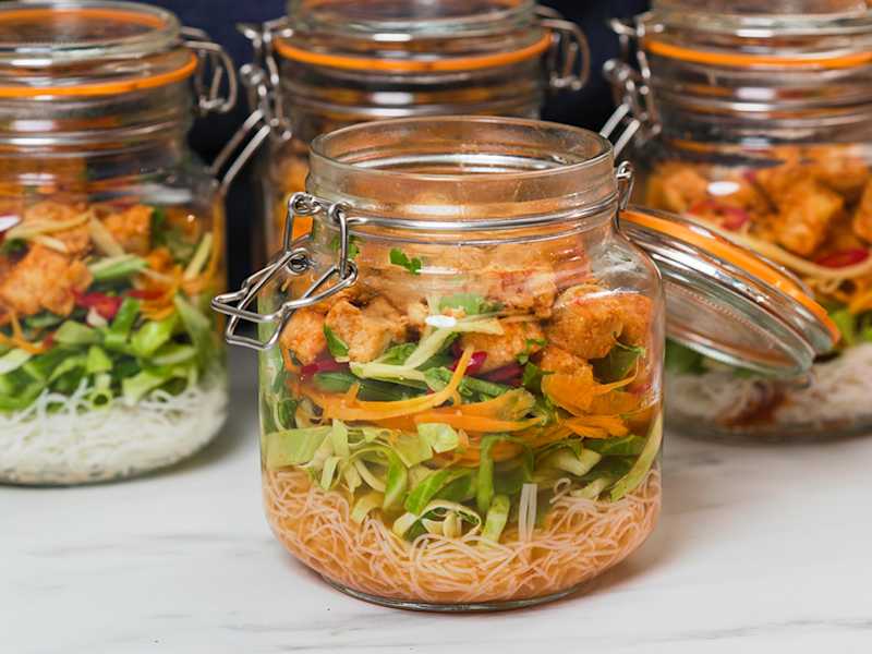 Vegetarian Instant Noodles Recipe With Meat-Free Quorn Pieces