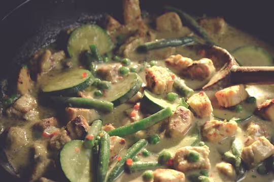 Ovo vegetarisk Thaigryta  med grön curry och Quorn