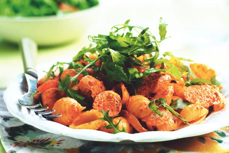 A shell pasta salad with Quorn Sausages, peppers, and rocket.