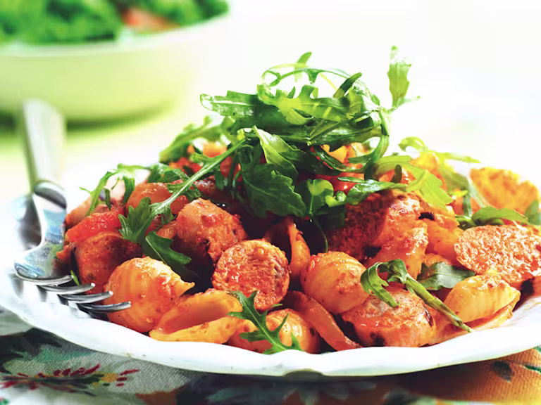 A shell pasta salad with Quorn Sausages, peppers, and rocket.