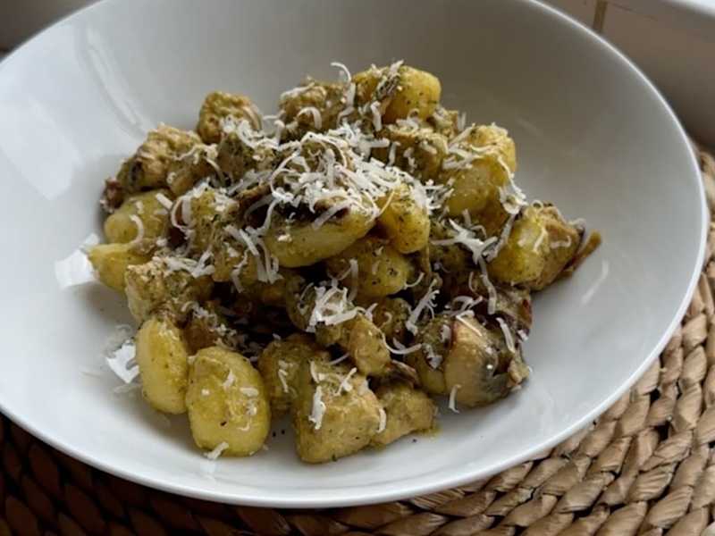 Quorn Vegetarian Pieces with Creamy Pesto Gnocchi | Quorn