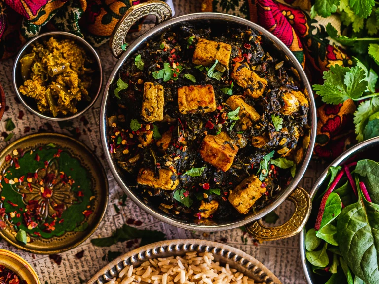 A vegan palak paneer made with spinach and Quorn Vegan Pieces topped with chilli and coriander in a balti dish.