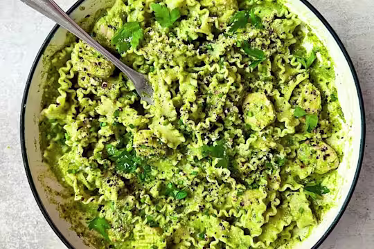 A large bowl of vegetarian spring greens pasta made with Quorn Pieces.
