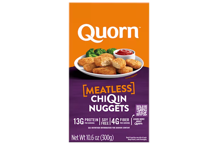 A box of Quorn Meatless Nuggets showing the plates product and information on an orange and charcoal background.