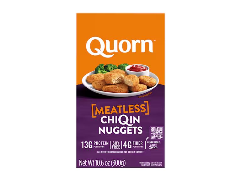A box of Quorn Meatless Nuggets showing the plates product and information on an orange and charcoal background.