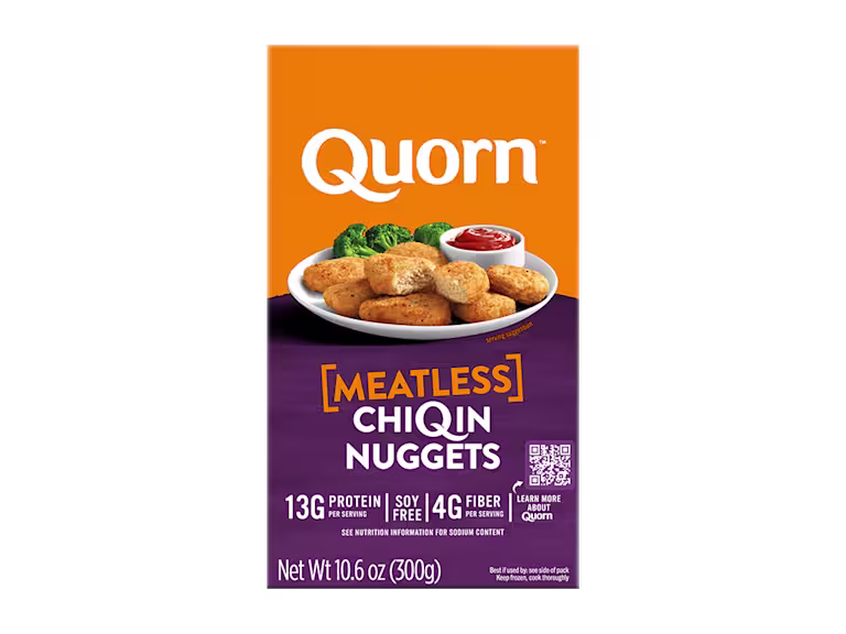 A box of Quorn Meatless Nuggets showing the plates product and information on an orange and charcoal background.