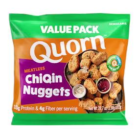 A box of Quorn Meatless Nuggets showing the plates product and information on an orange and charcoal background.