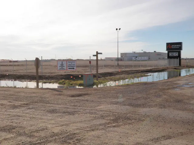 Saskatoon, SK: Equipment Delivery and Pick Up - Loading Area Information - Service Road 1