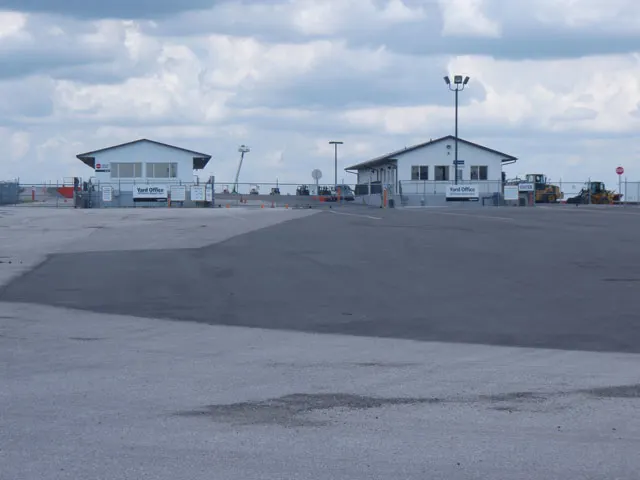 Orlando, FL: Equipment Delivery and Pick Up - Loading Area Information - Yard Offices 3