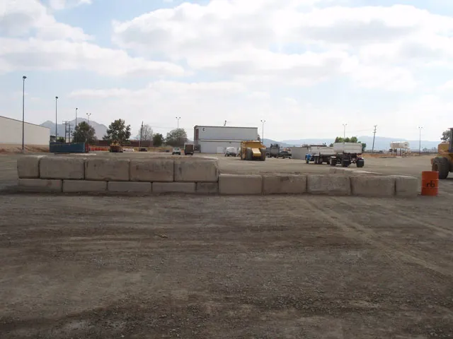 Los Angeles, CA: Equipment Delivery and Pick Up - Loading Area Information - Loading Dock 5