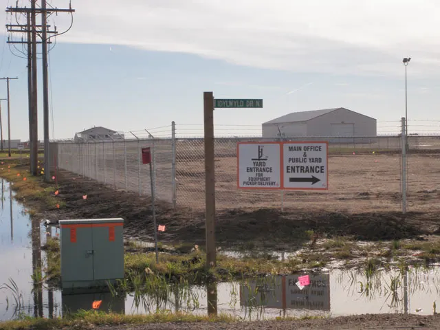 Saskatoon, SK: Equipment Delivery and Pick Up - Loading Area Information - Entrance Sign 2