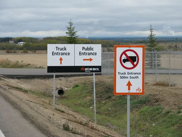 GRANDE PRAIRIE, AB – EQUIPMENT DELIVERY AND PICK UP - Loading Area Information - Entrance 1