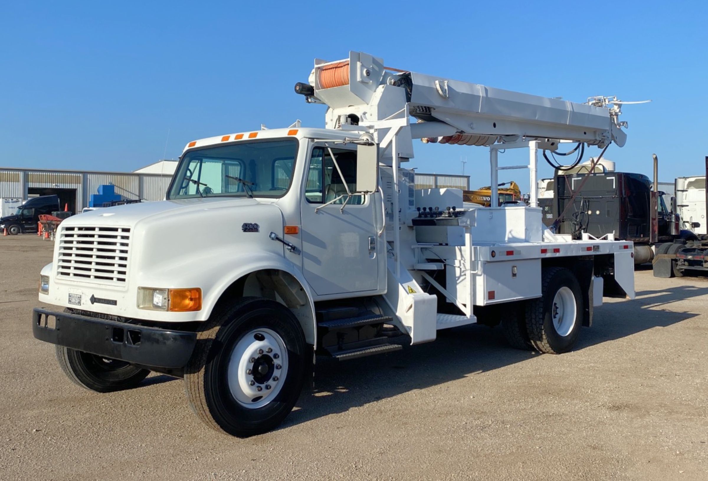 2008 Altec DM47B on 2008 International 4400 4x2 Digger Derrick