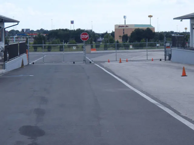 Orlando, FL: Equipment Delivery and Pick Up - Loading Area Information - Yard Info 4