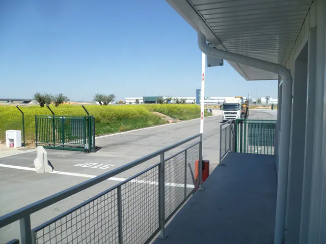 Ocana, ESP: Equipment Delivery and Pick Up - Loading Area Information - Truck Entrance 1