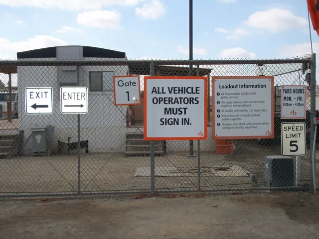 Los Angeles, CA: Equipment Delivery and Pick Up - Loading Area Information - Yard Office 4