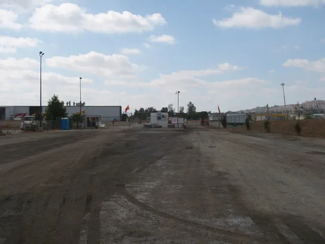 Los Angeles, CA: Equipment Delivery and Pick Up - Loading Area Information - Truck Entrance 2