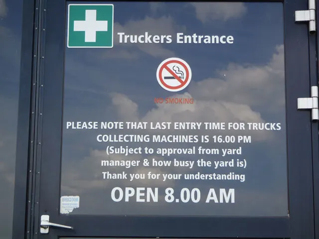 Moerdijk, NLD: Equipment Delivery and Pick Up - Loading Area Information - Yard Office 3