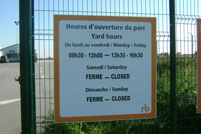 St Aubin sur Gaillon, FRA: Equipment Delivery and Pick Up - Loading Area Information - Yard Hours 8