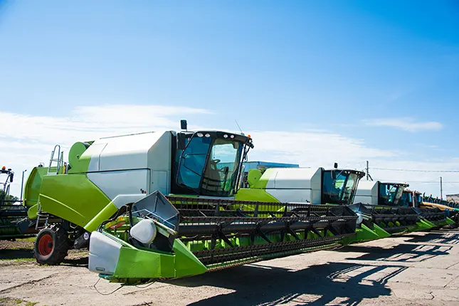 combine-harvesters-in-a-wheat-field-ready-for-har-2026-01-11-09-27-35-utc