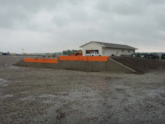 Minneapolis, MN: Equipment Delivery and Pick Up - Loading Area Information - Loading Dock 4