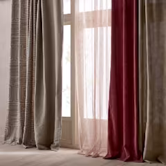 Verschillende hangende gordijnen